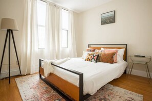 Room - Newly renovated!  Laundry in Building - Keyless entry - Perfect for Business or Medical Tourism (Boston)