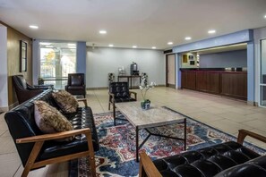 Lobby - Three Rivers Motel (Fort Wayne)