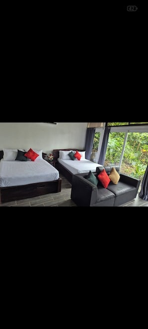 1 chambre, fer et planche à repasser, accès au Wi-Fi (inclus)