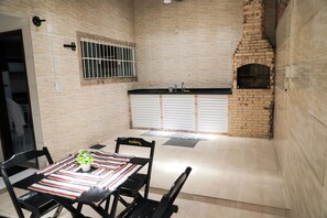 House - Casa de Praia Pet Friendly com Churrasqueira e Ar (Rio das Ostras)