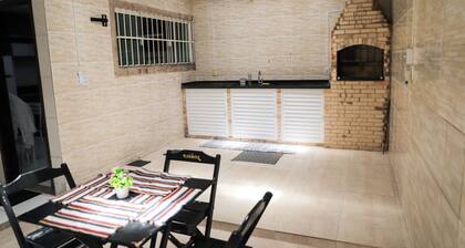 Casa Pet Friendly com Ar Cond e Churrasqueira