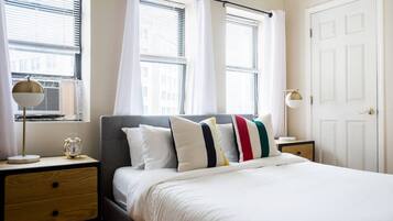 Desk, iron/ironing board, WiFi, bed sheets