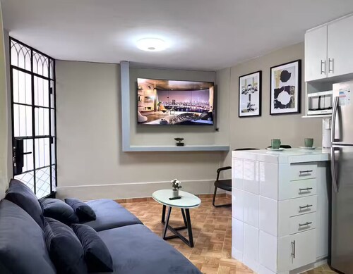 Keyless Duplex 1BR - TV 65" - Laundry - Kitchen