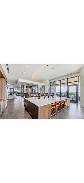 Dining - 1100 Sq Ft Midtown Apt - 2 Miles from Benz Stadium (Atlanta)