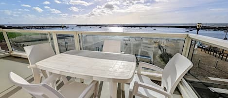 تناول الطعام بالخارج