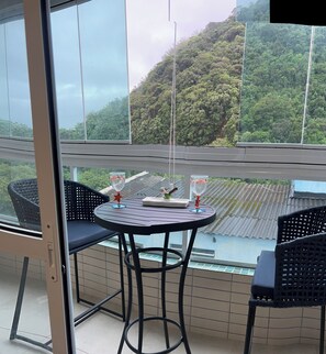 Interior - Modern 2-Bedroom Apartment with Pool, Beach Views & A/C – São Vicente, SP (São Vicente)