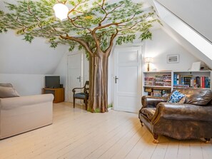 Televisión y chimenea 