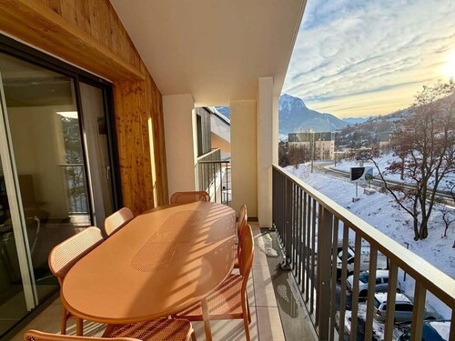 Appartement neuf avec vue sur les montagnes