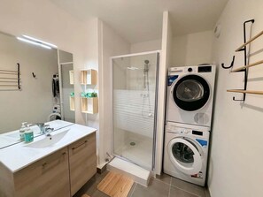 Shower, hair dryer - New apartment with views of the mountains (Briançon)