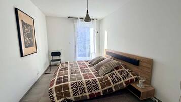 2 bedrooms, iron/ironing board, WiFi