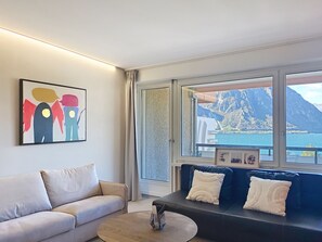 TV - Blue Vista Lugano Apt.616 by Interhome (Bissone)