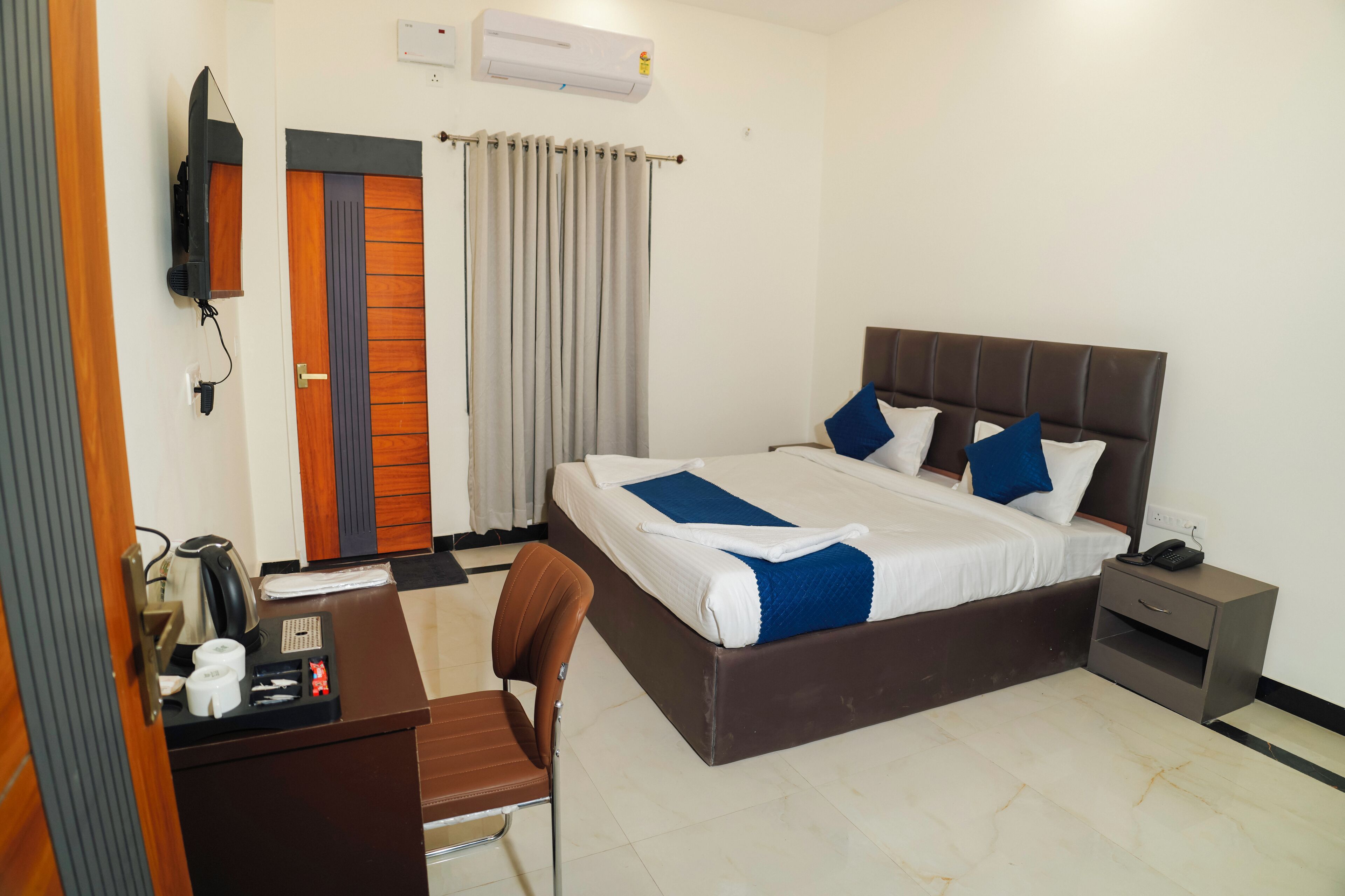 Deluxe Double Room | Free WiFi, bed sheets