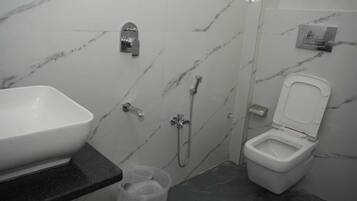 Deluxe Double Room | Bathroom