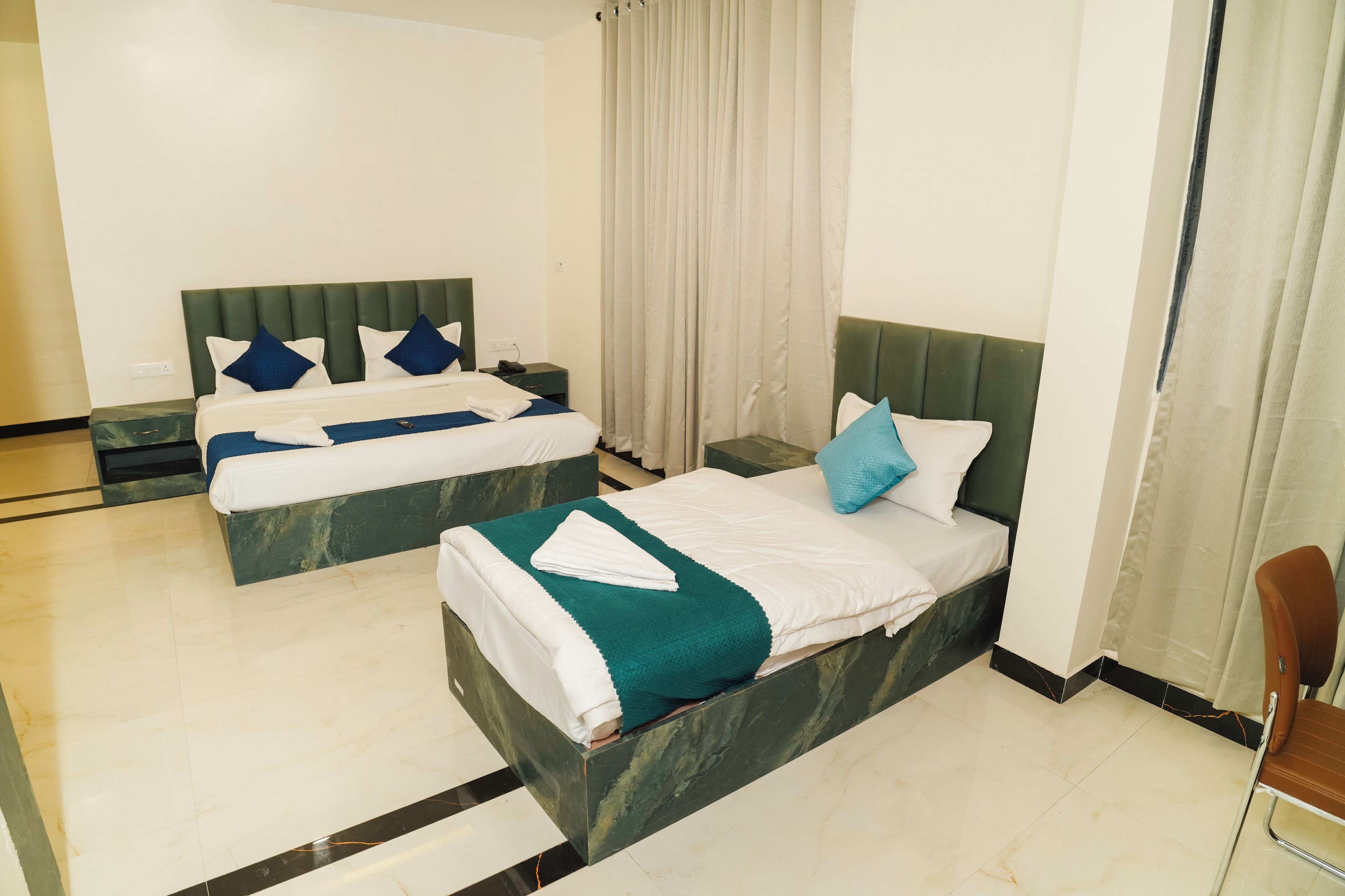 Suite Triple Bedroom | Free WiFi, bed sheets