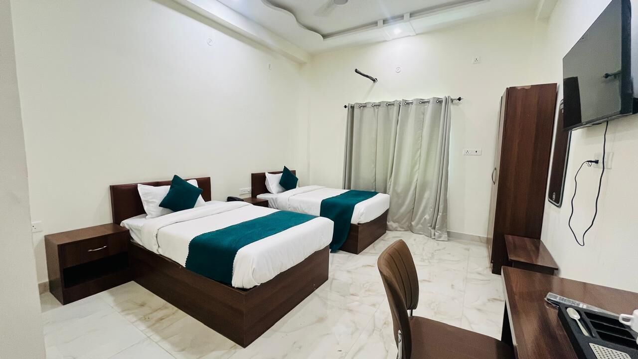 Egyptian cotton sheets, premium bedding, down duvets, desk
