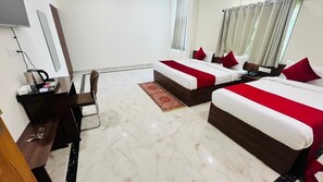 Triple Bed room | Baðherbergi | Hárblásari, inniskór, handklæði, sápa