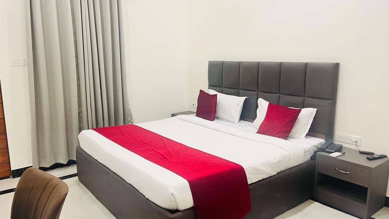 Egyptian cotton sheets, premium bedding, down duvets, desk
