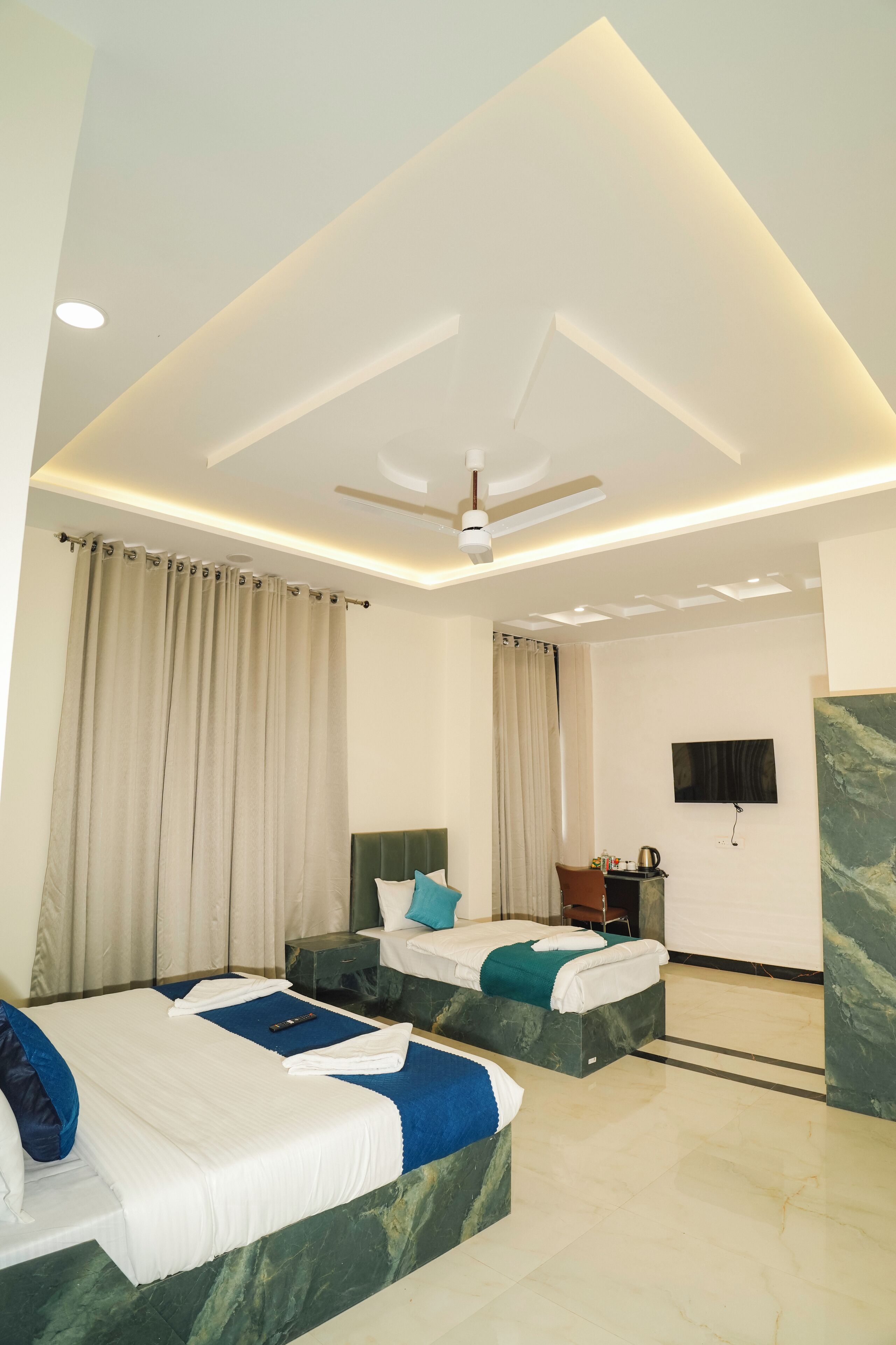 Free WiFi, bed sheets