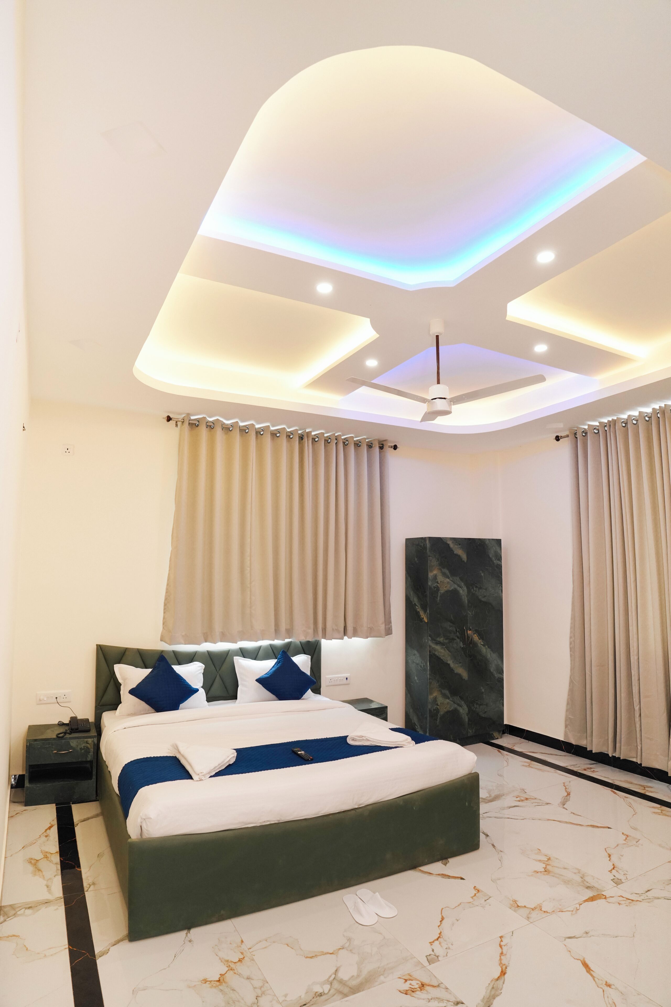 Double Bed with Bathtub