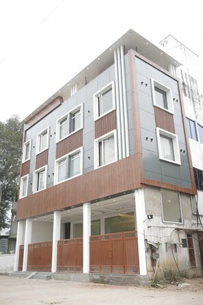 المنشأة من الخارج