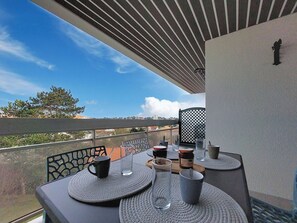 Outdoor dining - La Frégate by Interhome (Vaux Sur Mer)