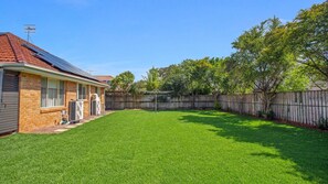 Property grounds - The Lazy Pelican - Tea Gardens (Tea Gardens)