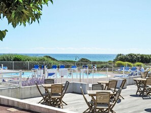 A heated pool - Garden and Sea 2-4 pers-vue mer-piscines by Interhome (Les Sables d'Olonne)