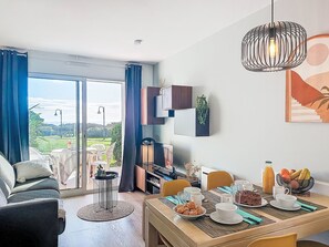 Dining - Garden and Sea 2-4 pers-vue mer-piscines by Interhome (Les Sables d'Olonne)