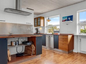 Fridge, dishwasher, cookware/dishes/utensils - "Talida" - 500m from the sea by Interhome (Skagen)