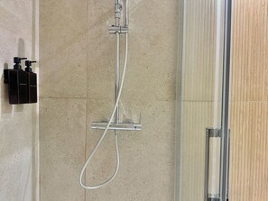 Hair dryer, bidet, towels, soap - COZY ATTIC DESIGNER, 1 MINUTE FROM THE METRO, IDEAL FOR FAMILIES (Milano)