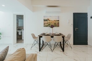 Dining - Luxurious 2-bedroom apartment with Backyard in Sliema (Tas-Sliema)