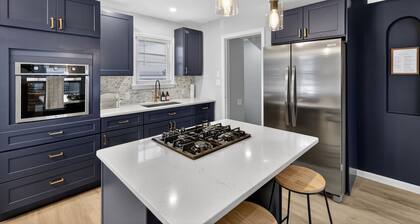 Stunning Modern Home close to Downtown & Airport