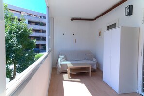 Unclassified image, 3 of 27, button - Veranda between Rome and Ostia (Lazio)