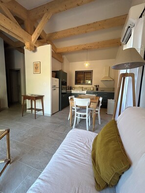 TV - Detached house (casetta) between sea and countryside (Pigna)