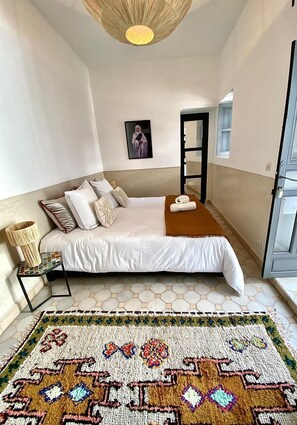 واي فاي وملاءات أسرّة