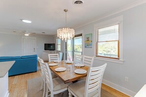 Dining - Pet-friendly oceanside home in Duck by Sun Realty (Duck)