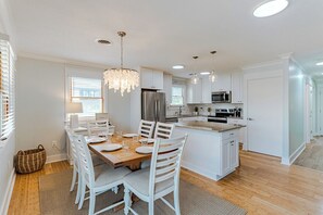 Dining - Pet-friendly oceanside home in Duck by Sun Realty (Duck)