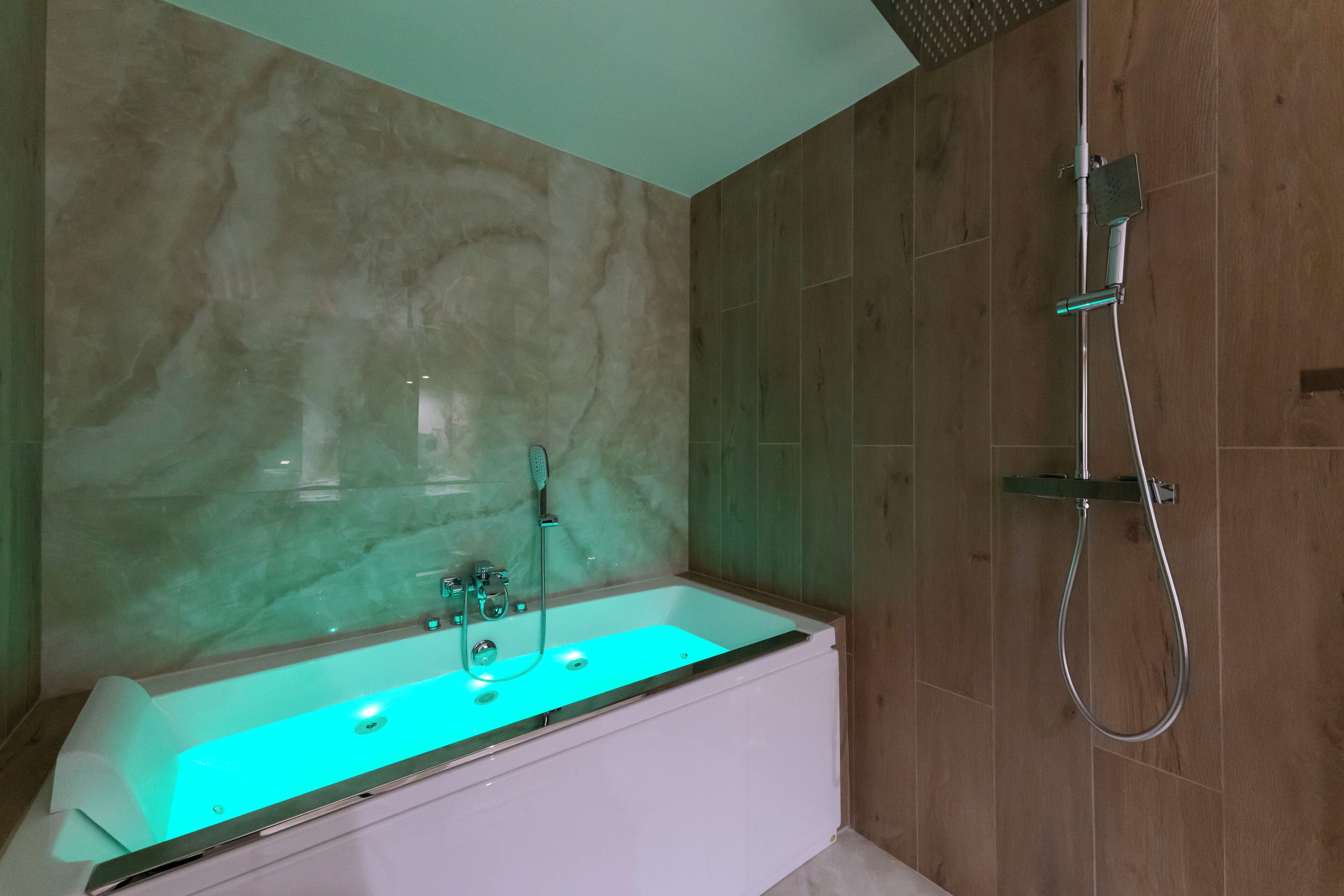 Jetted bath, hair dryer, towels, soap