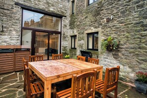 Cottage | Outdoor dining - The Forge (Hope Valley)