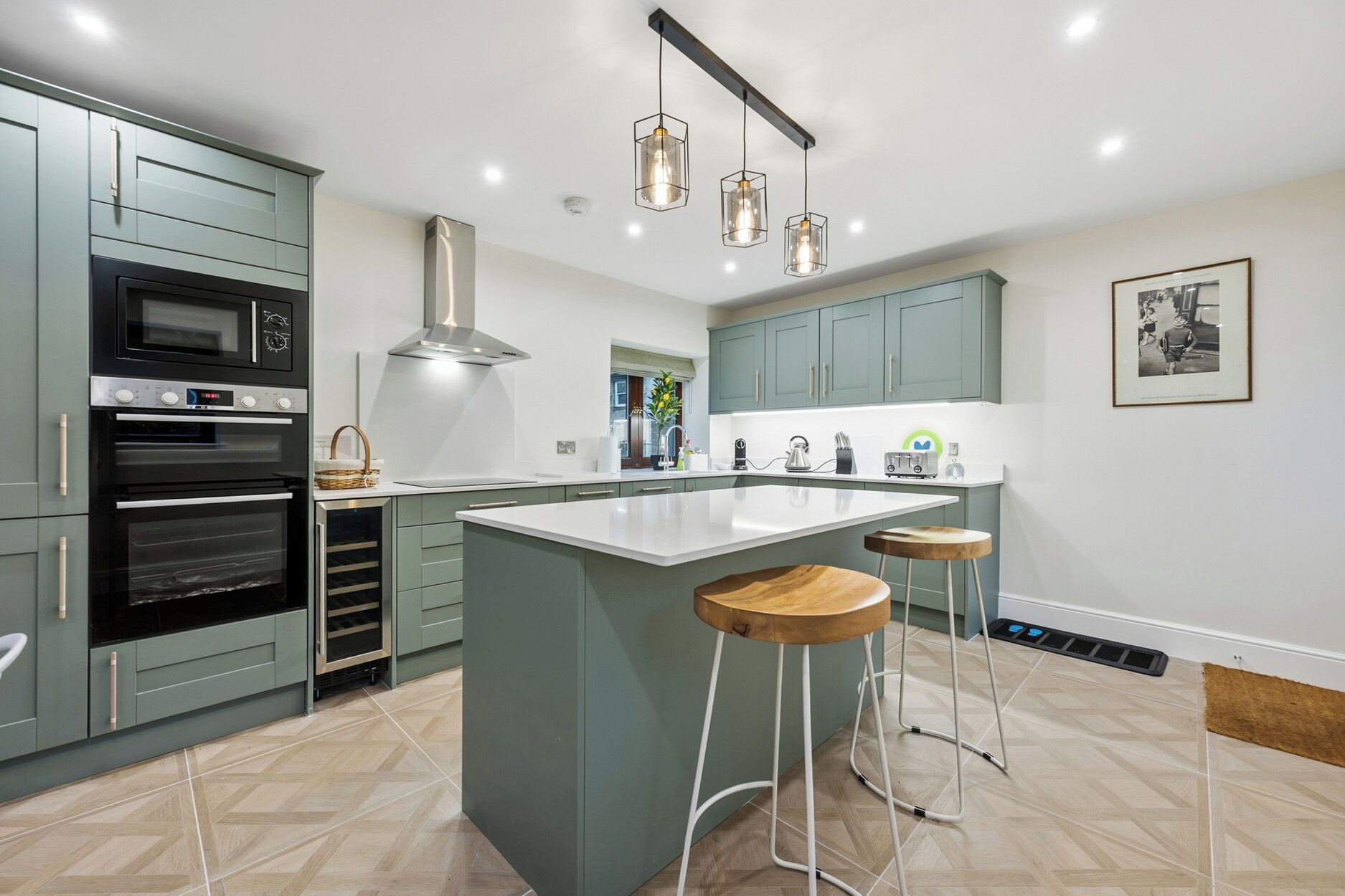 Cottage | Private kitchen | Dishwasher, cookware/dishes/utensils