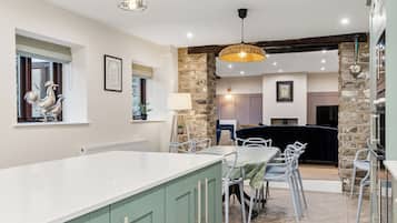Cottage | Dining