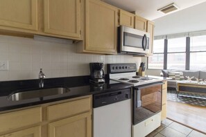 Fridge, microwave, oven, stovetop - Steps to North End, Aquarium, and all Touristy spots.  Nearby to Hospitals, ideal for medical stays. (Boston)