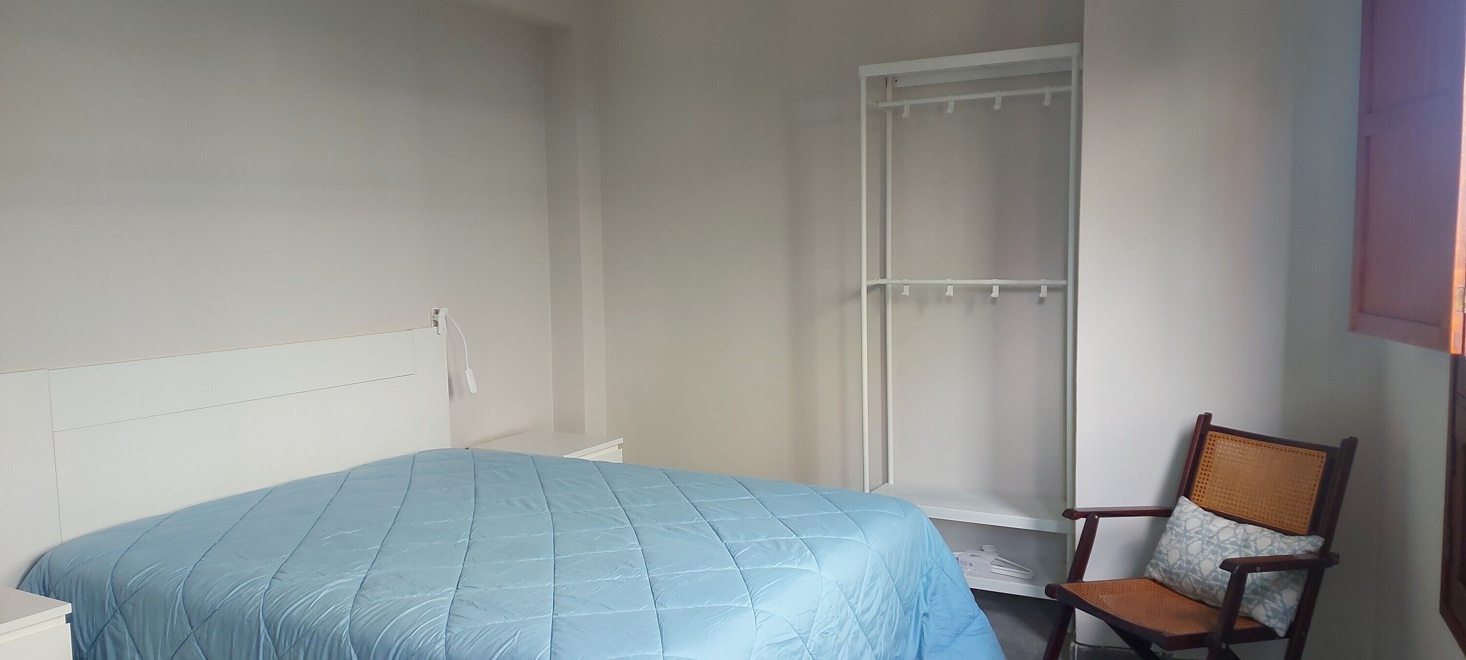 Silitysrauta/-lauta, Wi-Fi, vuodevaatteet