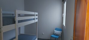 Silitysrauta/-lauta, Wi-Fi, vuodevaatteet