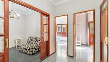 3 makuuhuonetta, silitysrauta/-lauta, Wi-Fi, vuodevaatteet