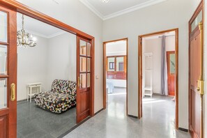 3 多间卧室、熨斗/熨衣板、WiFi、床单