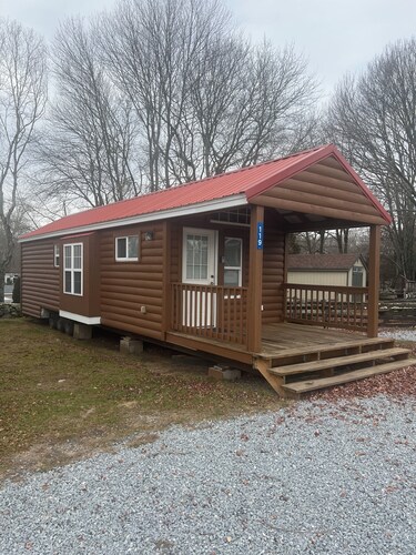 Cozy Log Cabin with AC at Strawberry Park Resort Campground in Preston, CT