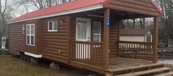 Cozy Log Cabin with AC at Strawberry Park Resort Campground in Preston, CT