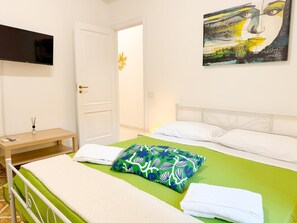 3 chambres, fer et planche à repasser, Wi-Fi, draps fournis