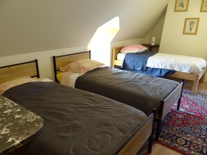 Classic Quadruple Room | Free WiFi - La Provosterie (Ahuillé)